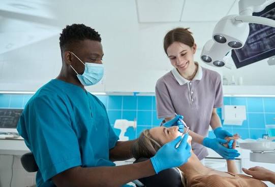 واجهة DentaCare